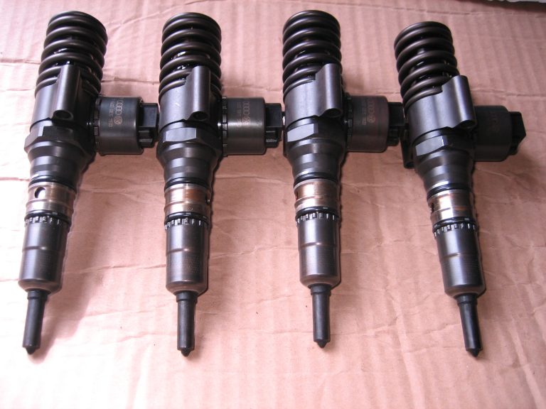 Vstrekovacie trysky 2.0TDI BKD, AZV 03G130073G Bosch 0414720404