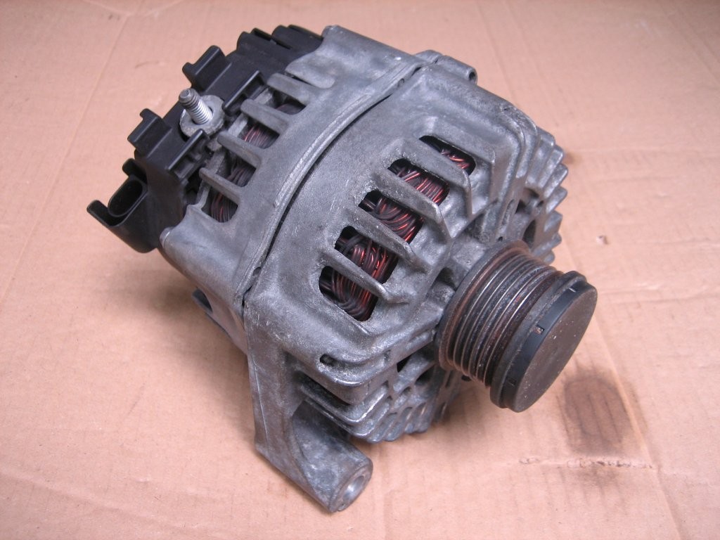 BMW alternátor 180A 8507624 Valeo FG18S052